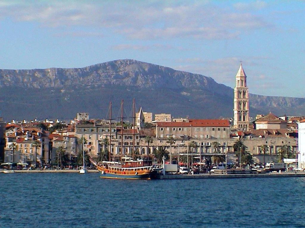 Apartment Paola With Free Private Parking Place Split Exterior foto